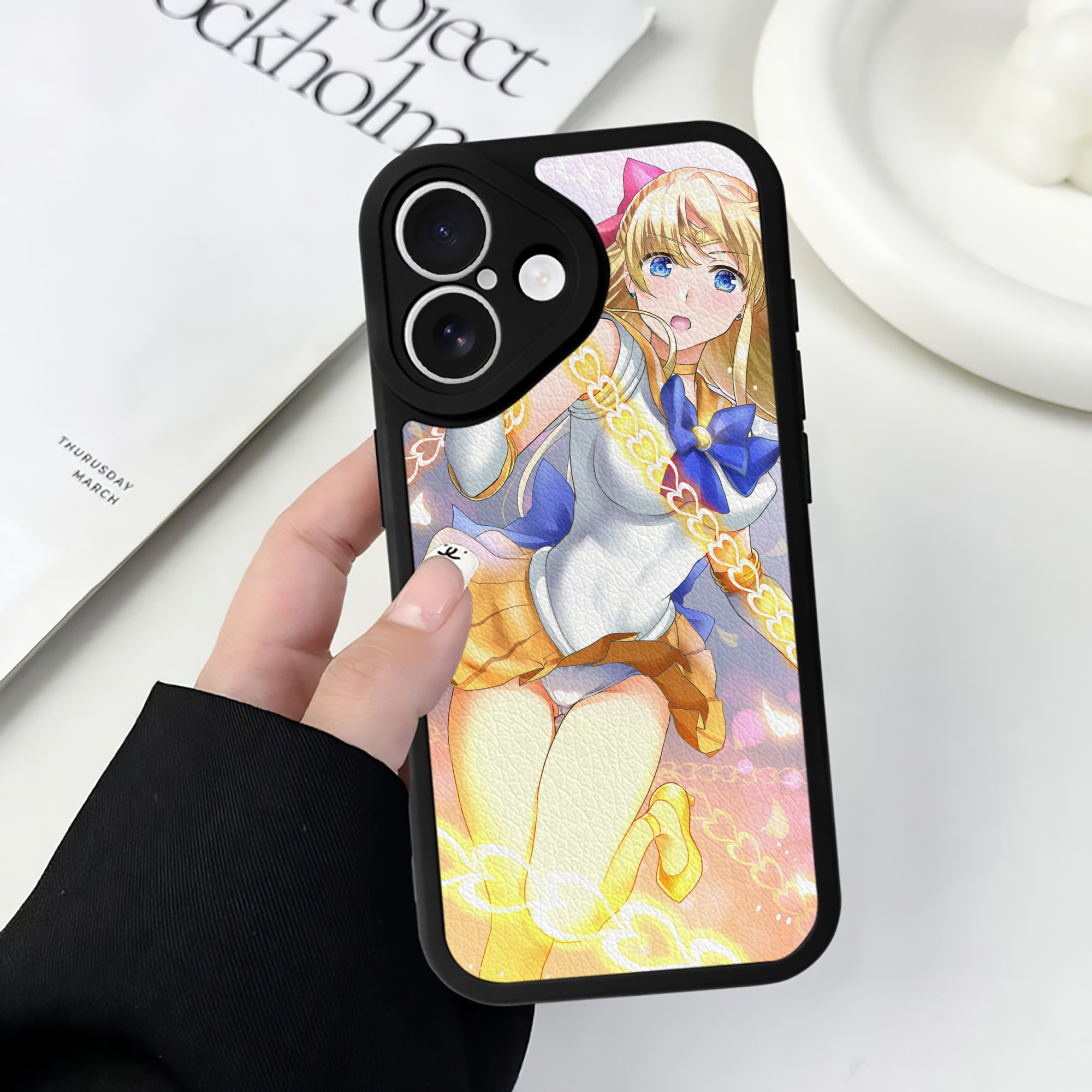 （画像用） 美少女戦士セーラームーン Sailor Moon 【iPhone 16シリーズ対応】シリコンスマホケース（レザー調） 材質：シリコン